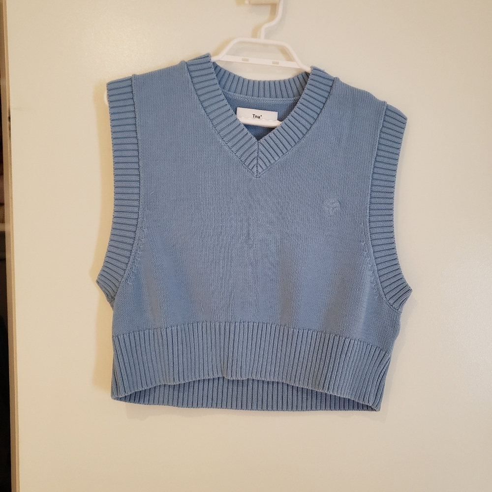 TNA sweater vest size medium